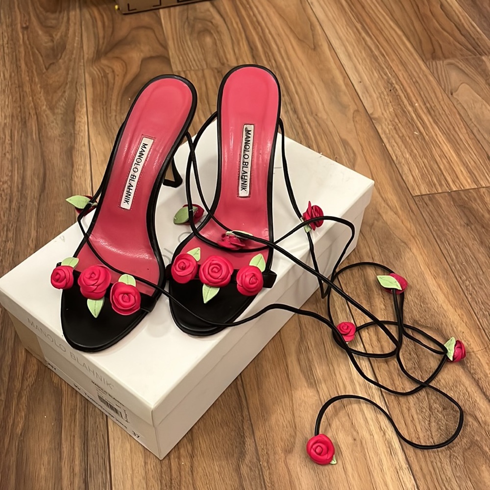🔥Hot Pick🔥Brand New Manolo Blahnik Leather Rose-detail Lace-up Sandals